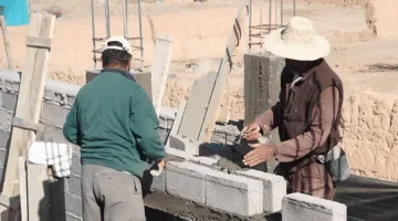 خطر الحرارة على عمال البناء والزراعة يثير دعوات لوقف العمل عند 40 درجة مئوية