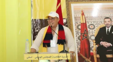 أوزين يعبّر عن استنكاره لاستغلال المشاعر حول فلسطين ويُحمّل الحكومة مسؤولية تصدير أزمتها.