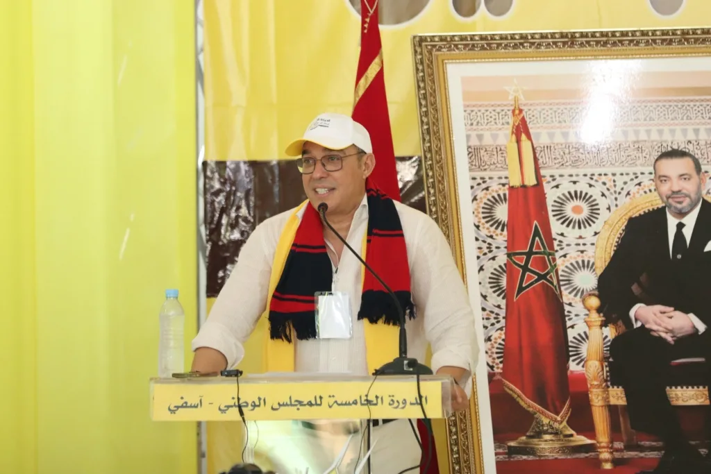 أوزين يعبّر عن استنكاره لاستغلال المشاعر حول فلسطين ويُحمّل الحكومة مسؤولية تصدير أزمتها.