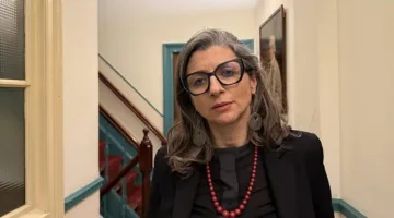 ألبانيز يصف العقوبات الأمريكية المستهدفة لها بأنها عمليات ترهيب من قبل المافيا.