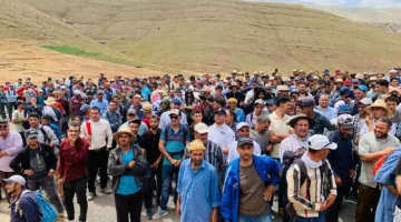مسيرة سكان آيت بوكماز تنتهي بالتزام عامل أزيلال بتلبية مطالبهم