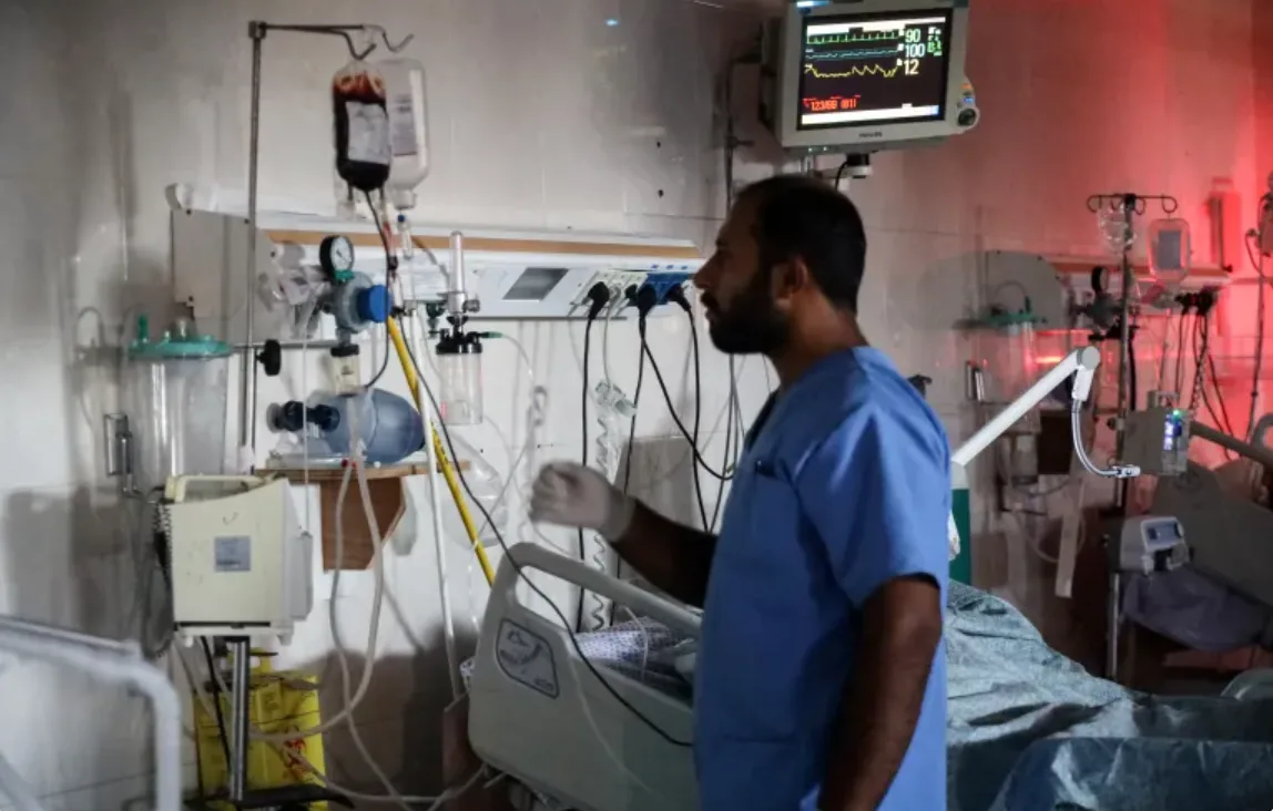 مرضى مستشفيات غزة يواجهون خطر الوفاة وأزمة المياه تزداد سوءًا