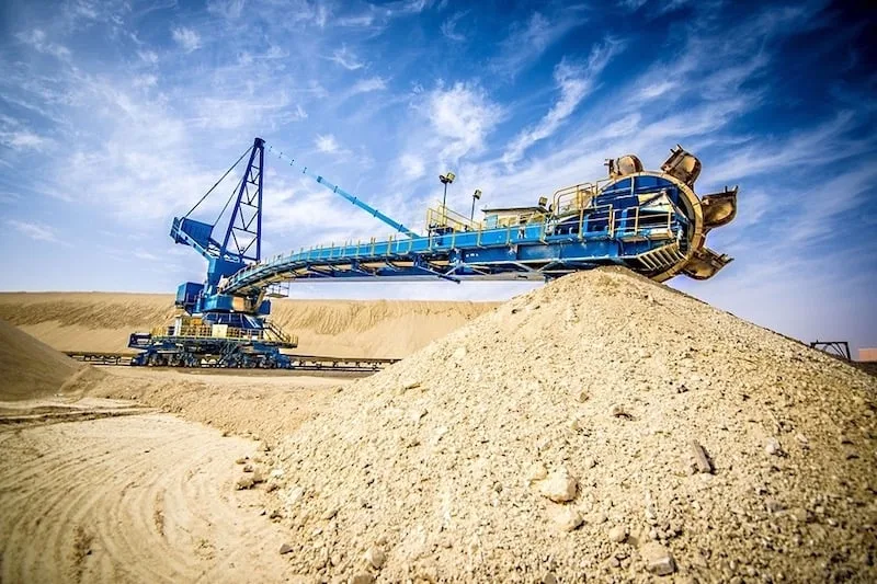 تزايد ديون المشاريع العامة وتراجع إيراداتها في عام 2023