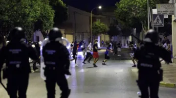 إلقاء القبض على إسبانيين بسبب أعمال عنف ضد مهاجرين مغاربة وسانشيز يدين الخطاب الك hate.