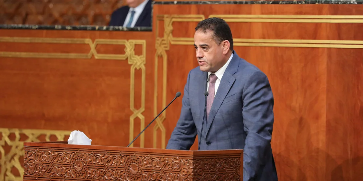 “البام” يثني على إنجازات الحكومة ويعتبر نقص العمال خطرًا على المشاريع.
