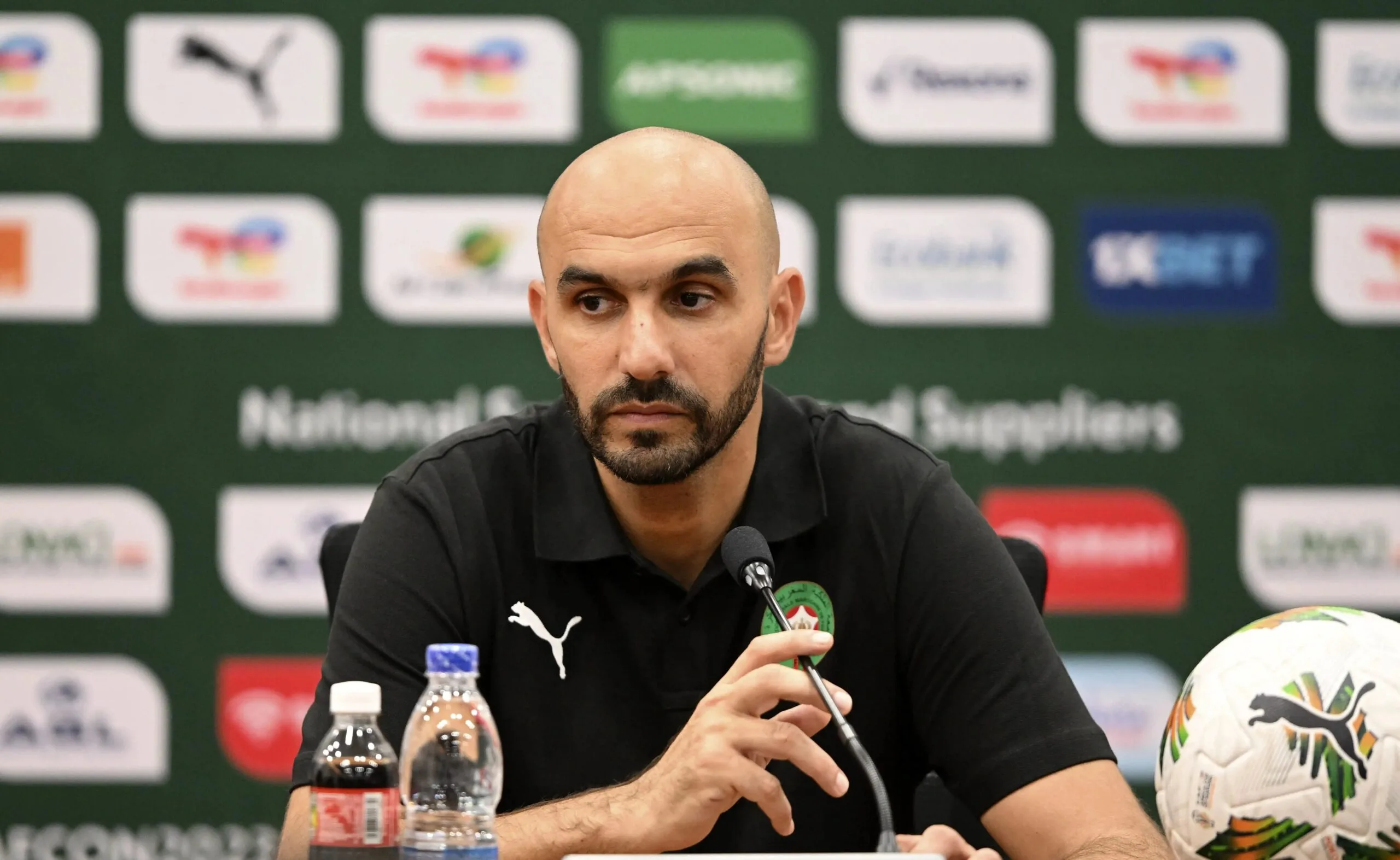 الركراكي يُفضل الولاء على الاستعداد.. هل سيواجه عواقب ذلك؟