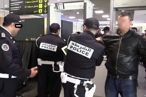 إلقاء القبض على فرنسي في الدار البيضاء بناءً على نشرة حمراء من الإنتربول إلقاء القبض على فرنسي في الدار البيضاء بناءً على نشرة حمراء من الإنتربول