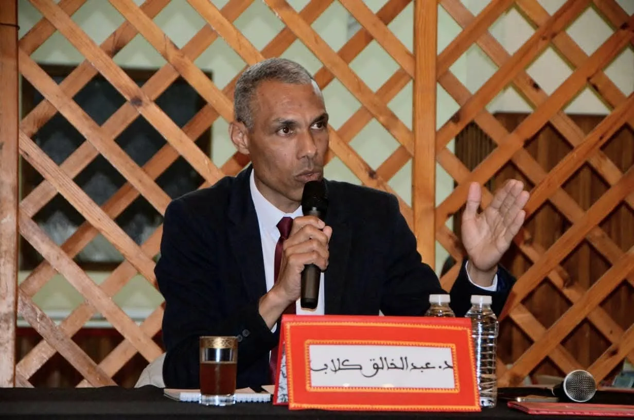 عبد الخالق كلاب: الأسر المغربية متأثرة بالثقافة العربية، والهوية لا تُحدد من خلال الأيديولوجيا. عبد الخالق كلاب: الأسر المغربية متأثرة بالثقافة العربية، والهوية لا تُحدد من خلال الأيديولوجيا.
