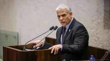 لابيد يطالب بإجراء انتخابات سريعة لإحداث تغيير في حكومة نتنياهو “السيئة”