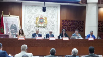 فتاح تكشف عن توقعات مالية إيجابية بنمو يبلغ 4.5% بين 2026 و2028