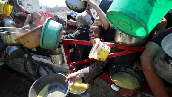 غزة تحت النار: 100 منظمة دولية تدعو إلى تدخل عاجل لرفع الحصار