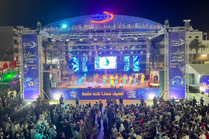 فرق محلية تثير حماس جمهور مهرجان الشواطئ في الحسيمة فرق محلية تثير حماس جمهور مهرجان الشواطئ في الحسيمة