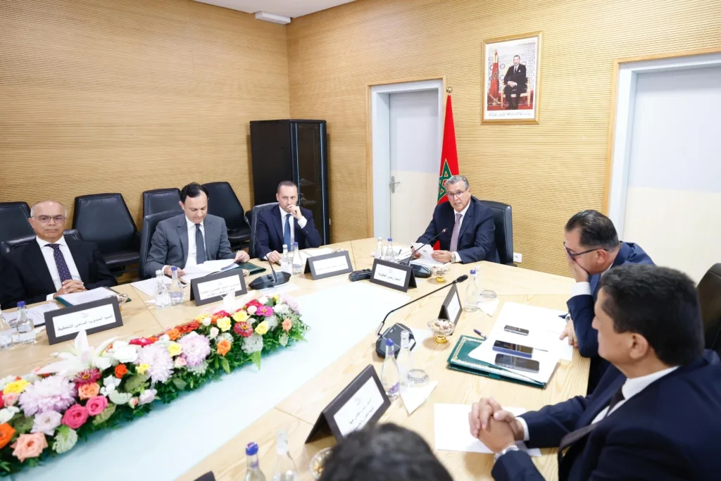 طنجة: أخنوش ي启动 أول مشروع للمجموعات الصحية ويؤكد التزامه بإدارة القطاع الصحي بشكل فعّال.