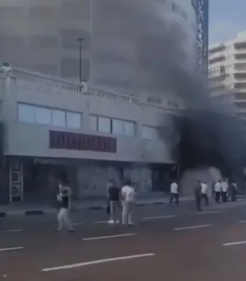 إخماد حريق كبير في مطعم بفندق معروف بالإسكندرية (صور) إخماد حريق كبير في مطعم بفندق معروف بالإسكندرية (صور)
