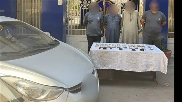 إلقاء القبض على 4 أفراد في القاهرة بتهمة الاحتيال على المواطنين إلقاء القبض على 4 أفراد في القاهرة بتهمة الاحتيال على المواطنين