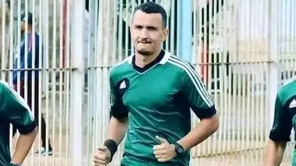 الحكم يحيى دهار يقود المباراة النهائية لكأس الجزائر لكرة القدم الحكم يحيى دهار يقود المباراة النهائية لكأس الجزائر لكرة القدم