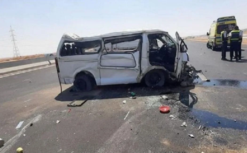 انقلاب ميكروباص يتسبب في إصابة 10 أفراد على الطريق السياحي في الجيزة