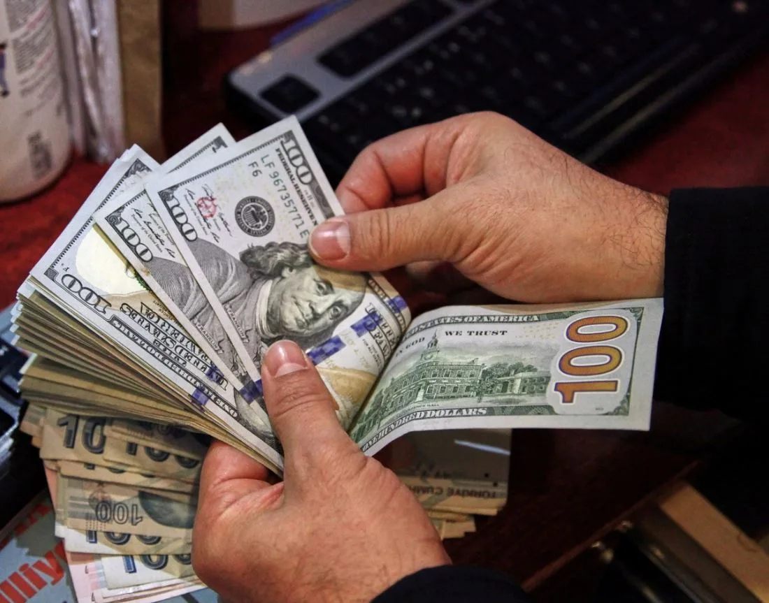إجمالي تداول الدولار بين البنوك يصل إلى 1.145 مليار دولار خلال الأسبوع. إجمالي تداول الدولار بين البنوك يصل إلى 1.145 مليار دولار خلال الأسبوع.