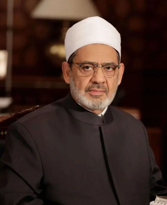 شيخ الأزهر يبارك لأحمد كجوك فوزه بجائزة أفضل وزير مالية في إفريقيا شيخ الأزهر يبارك لأحمد كجوك فوزه بجائزة أفضل وزير مالية في إفريقيا