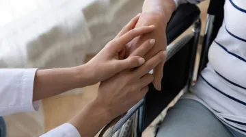 البحث في أسباب حدوث الشلل بعد الإصابة بنزلة البرد