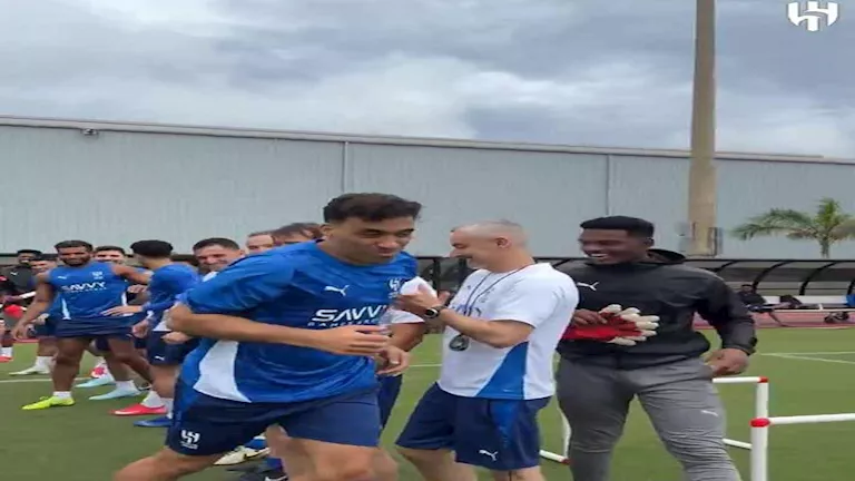 8 لقطات من استقبال نجوم الهلال لعبد الرزاق حمد الله في معسكر الولايات المتحدة 8 لقطات من استقبال نجوم الهلال لعبد الرزاق حمد الله في معسكر الولايات المتحدة