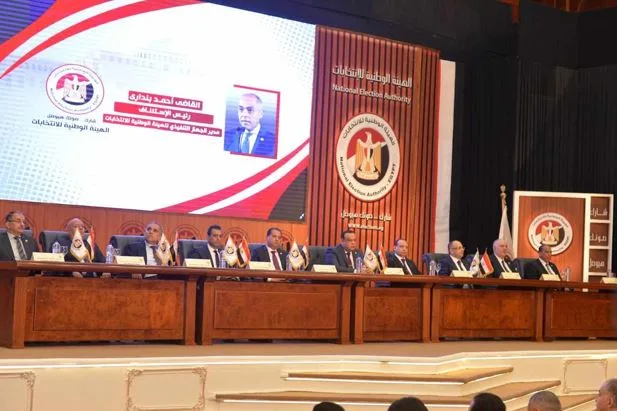 فتح باب الترشح لانتخابات مجلس الشيوخ ابتداءً من الغد. فتح باب الترشح لانتخابات مجلس الشيوخ ابتداءً من الغد.