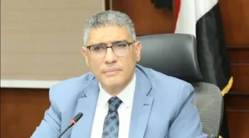 محافظ الجيزة يراقب سير امتحانات الثانوية العامة ويشرف على اجتماع غرفة العمليات بمديرية التربية والتعليم