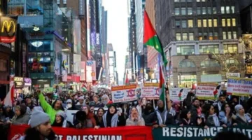 محتجون يخرجون في بروكلين، نيويورك، للمطالبة بإنهاء القتال في غزة