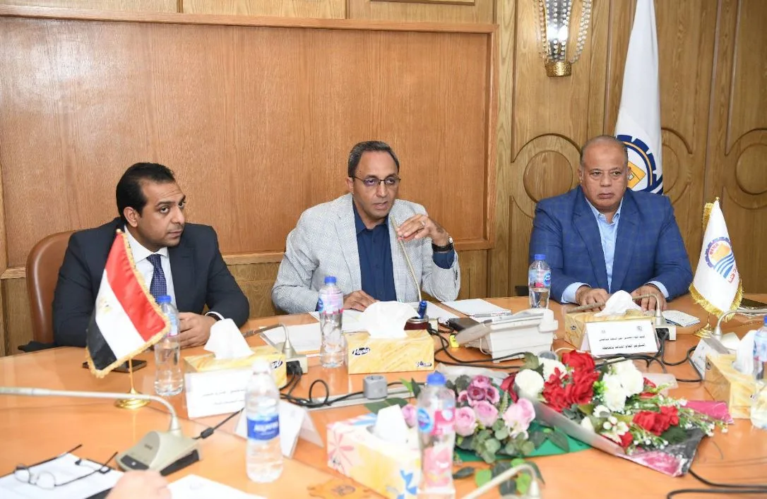 محافظ قنا يطالب بتعزيز التحضيرات لانتخابات مجلس الشيوخ 2025 محافظ قنا يطالب بتعزيز التحضيرات لانتخابات مجلس الشيوخ 2025