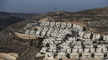 الاستيطان في فلسطين: كيف أصبح حلم موشيه زار كابوساً ابتلع الأرض وقيّد السكان؟