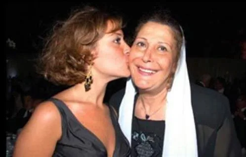 أول رد من منة شلبي عقب انتشار خبر وفاة والدتها أول رد من منة شلبي عقب انتشار خبر وفاة والدتها