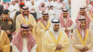 فيديو: الأمراء والمسؤولون يشاركون في صلاة الجنازة على “الأمير النائم”
