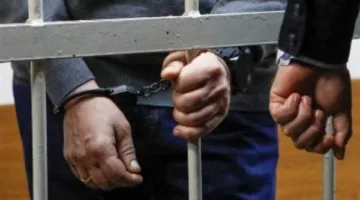 تمديد فترة احتجاز مديرة الشهر العقاري في دمنهور وموظف فني لمدة 15 يوماً بتهمة تزوير توكيلات بيع العقارات.