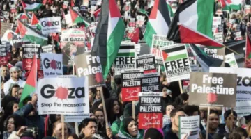 احتجاجات في لندن ضد حظر جماعة “تحرك من أجل فلسطين” وتصنيفها كمنظمة إرهابية