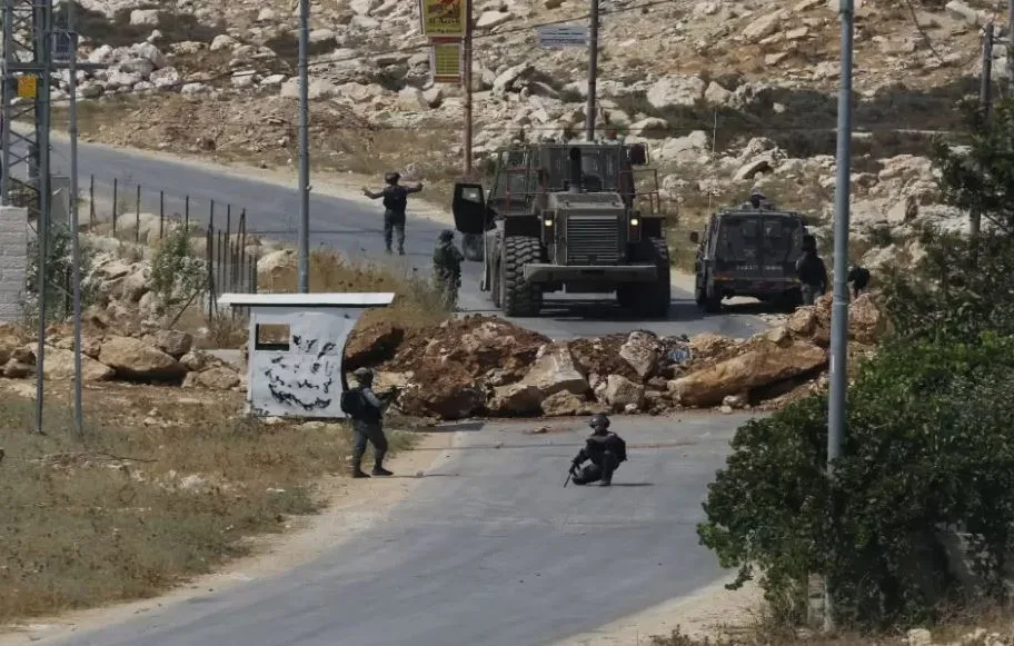 استشهاد فلسطيني وجرح 10 آخرين في هجوم لمستوطنين شمال رام الله استشهاد فلسطيني وجرح 10 آخرين في هجوم لمستوطنين شمال رام الله