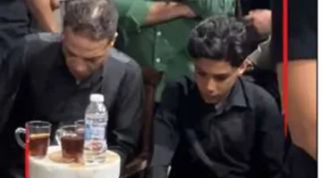 عزاء أحمد عامر يثير حزن الوسط الشعبي.. وطارق الشيخ يصرخ: “ألمتني” (فيديو)