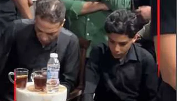 عزاء أحمد عامر يثير حزن الوسط الشعبي.. وطارق الشيخ يصرخ: “ألمتني” (فيديو) عزاء أحمد عامر يثير حزن الوسط الشعبي.. وطارق الشيخ يصرخ: “ألمتني” (فيديو)