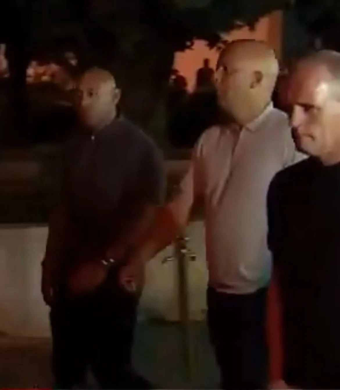 فان دايك وروبرتسون وسلوت يودعون جوتا في آخر مباراة له فان دايك وروبرتسون وسلوت يودعون جوتا في آخر مباراة له