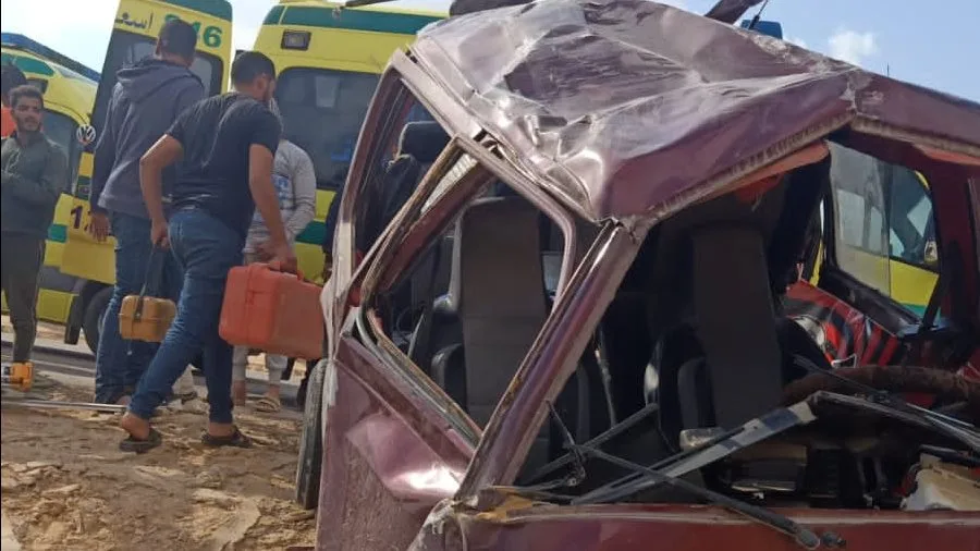 حادثة انقلاب سيارة عائلية في الصحراء تؤدي لإصابة 8 أفراد من نفس الأسرة بالقرب من وادي النطرون