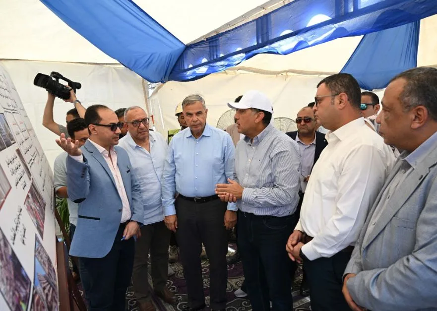 رئيس الوزراء يزور مشروع تحسين واجهات المباني على كورنيش الإسكندرية