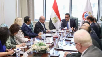 وزير الصحة يستقبل وفد من منظمة الصحة العالمية للتحضير لتجديد الاعتماد الدولي لهيئة الدواء المصرية