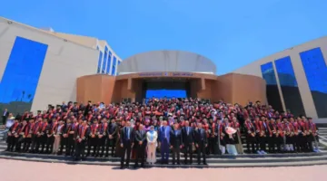 رئيس جامعة كفر الشيخ يثني على خريجي قسم الزراعة من الدفعة 55: نحن نعتز بكم في صدارة الجامعات المصرية.