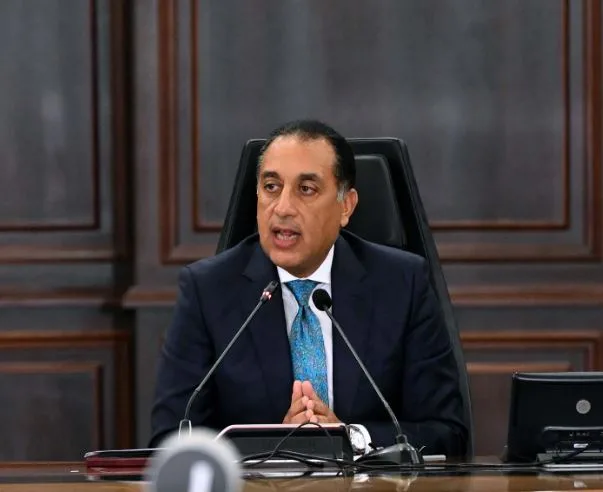 رئيس الوزراء: الحكومة تعتبر الإسكندرية أولوية قصوى في التصدي للمباني المهددة بالانهيار. رئيس الوزراء: الحكومة تعتبر الإسكندرية أولوية قصوى في التصدي للمباني المهددة بالانهيار.