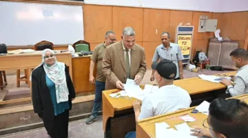 نائب رئيس جامعة الفيوم لشؤون الدراسات العليا يقوم بمراقبة امتحانات الدراسات العليا