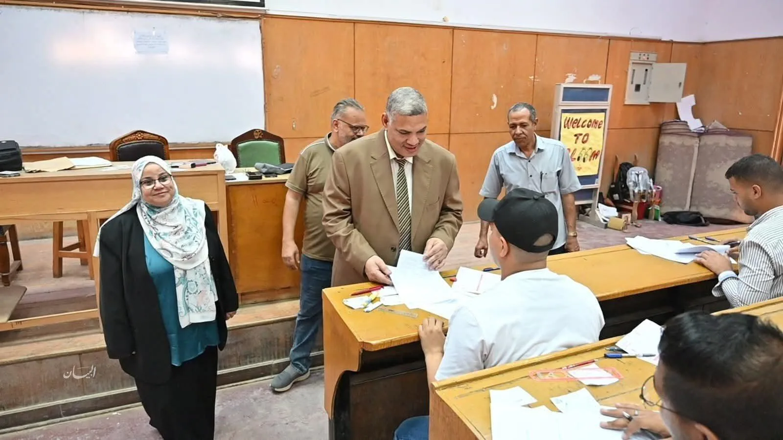 نائب رئيس جامعة الفيوم لشؤون الدراسات العليا يقوم بمراقبة امتحانات الدراسات العليا نائب رئيس جامعة الفيوم لشؤون الدراسات العليا يقوم بمراقبة امتحانات الدراسات العليا