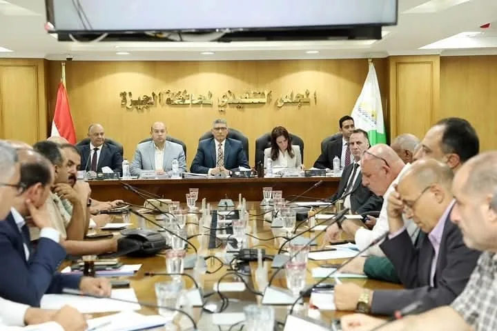 النجار يرأس اجتماع المجلس التنفيذي للمحافظة ويمنح تكريمًا لمدير مديرية الطب البيطري.