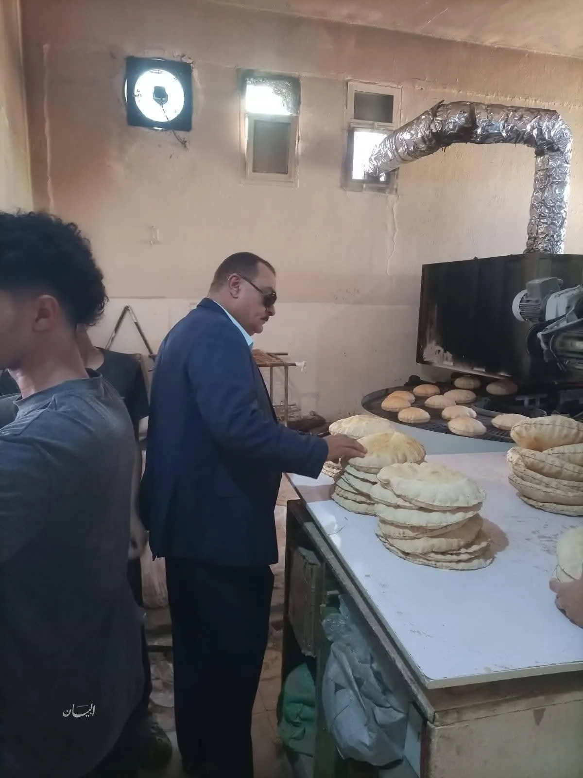 الشهابي يتابع عمليات التفتيش في الأسواق والمخابز الشهابي يتابع عمليات التفتيش في الأسواق والمخابز