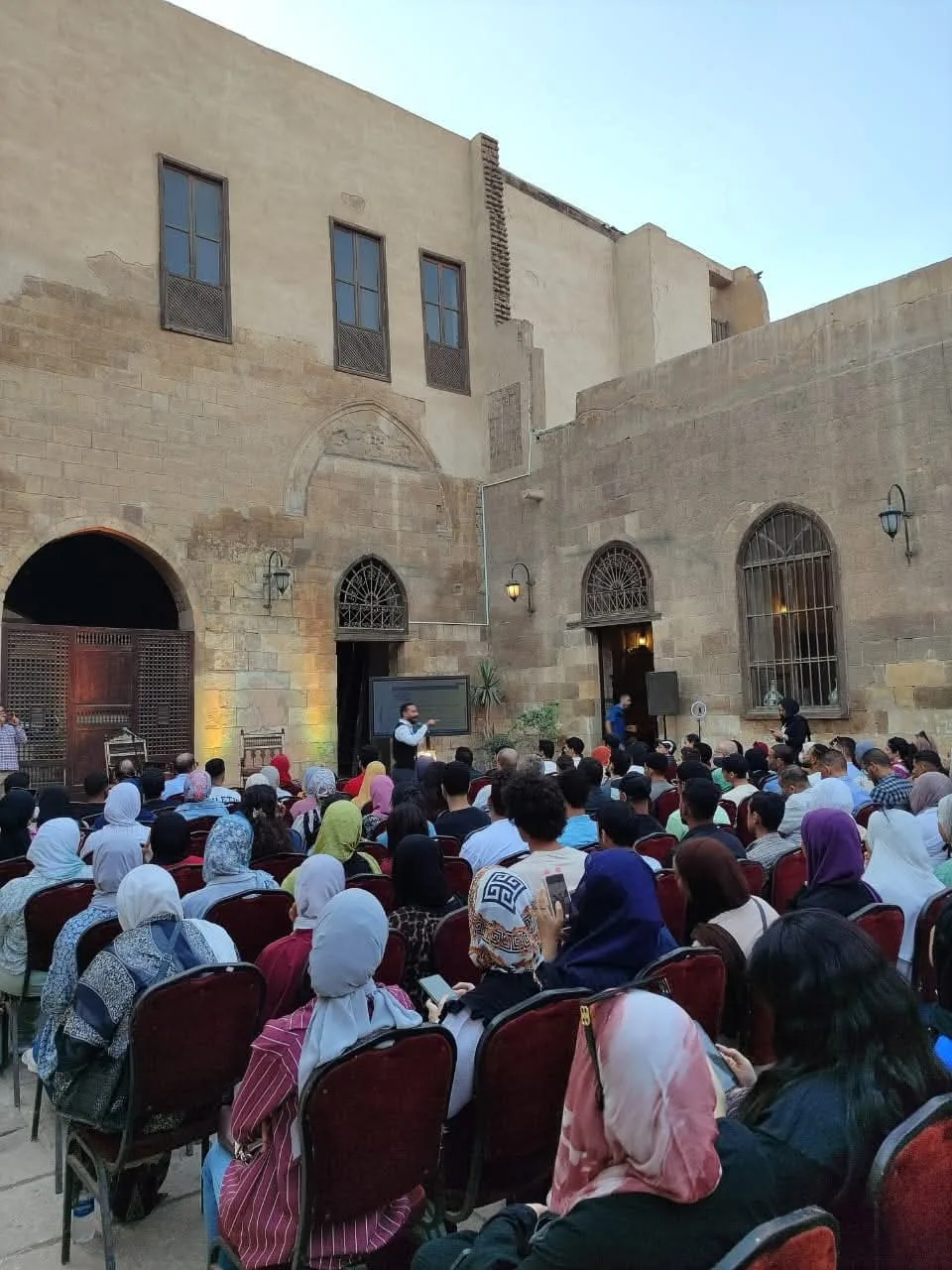 مؤسسة زاهي حواس تبدأ أول برنامج لتعليم اللغة المصرية القديمة