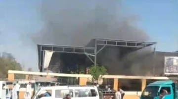 نشوب حريق كبير في موقف السيارات بكوم أمبو