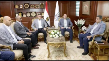 محافظ بني سويف يستقبل وزير الإسكان والمرافق خلال بدء زيارته إلى المحافظة